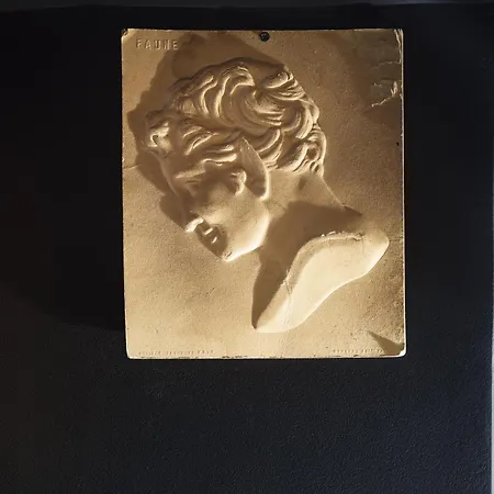 لو شات نوير فندق باريس